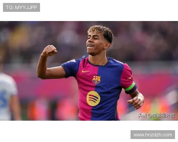 《足球新星崛起：年轻天才表现稳健，引发全球足坛关注》