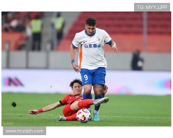 山东泰山中场失控,节奏紊乱暴露攻防隐患 山东泰山中场失控,节奏紊乱暴露攻防隐患