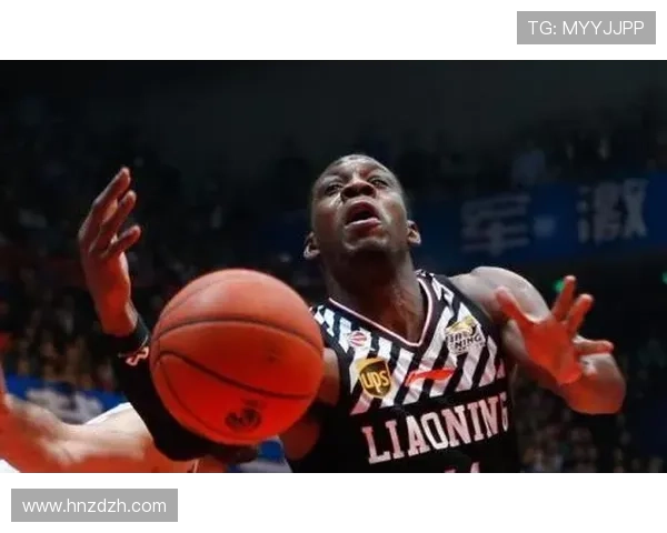 你知道篮球裁判是怎样判定两次运球的吗？